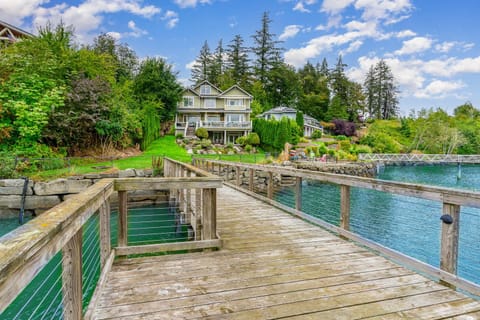Raft Island Retreat House in Puget Sound