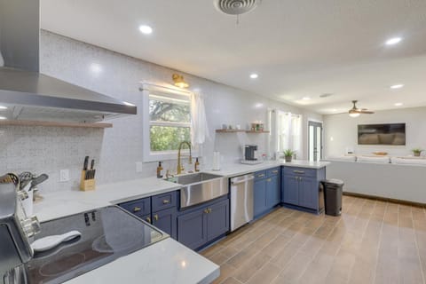 Family Home 4 Mi to Dtwn Temple! Bring Your Pet House in Temple