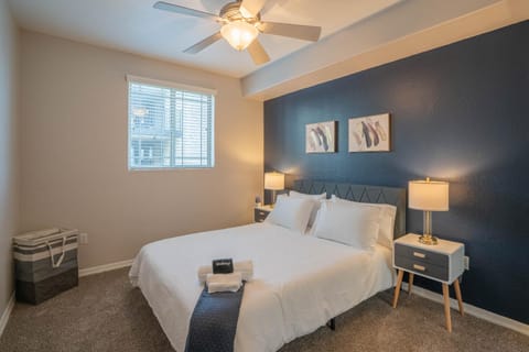 Luxurious 3BD - Gym, W-D, Parking - Sleeps 8 Apartment in Tempe