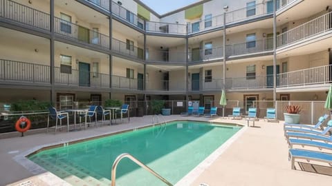 Luxurious 3BD - Gym, W-D, Parking - Sleeps 8 Apartment in Tempe