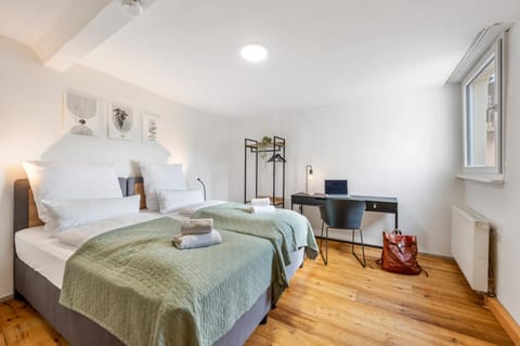 Bed, Photo of the whole room, Bedroom, towels