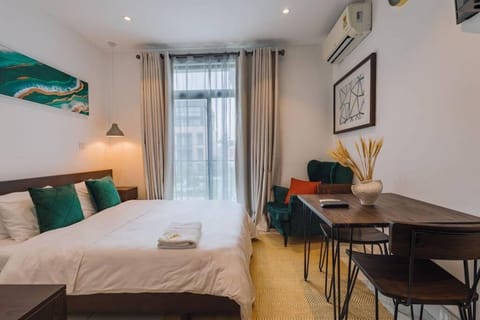 Seating area, Bedroom