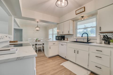 Gaylord Family Home Walk to Shops and Restaurants! House in Gaylord