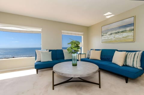 Seaside Serenity Stunning Oceanfront Retreat House in Sunset Cliffs
