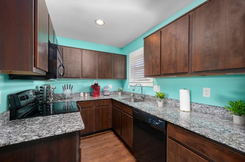 Sleek 1BR Apt with Free Park Near NRG, Med Center & UH Apartment in Houston