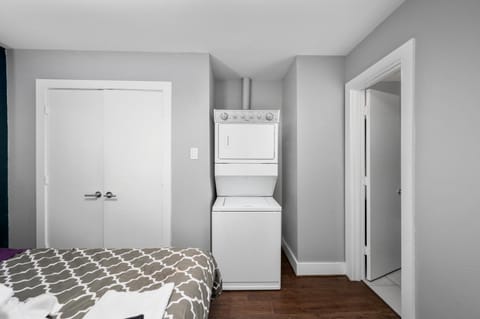 Sleek 1BR Apt with Free Park Near NRG, Med Center & UH Apartment in Houston