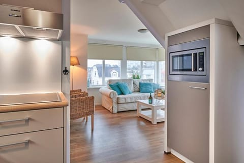Kitchen or kitchenette, Seating area