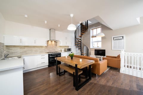 Kitchen or kitchenette, Living room, Seating area, Dining area, dishwasher, oven, stove