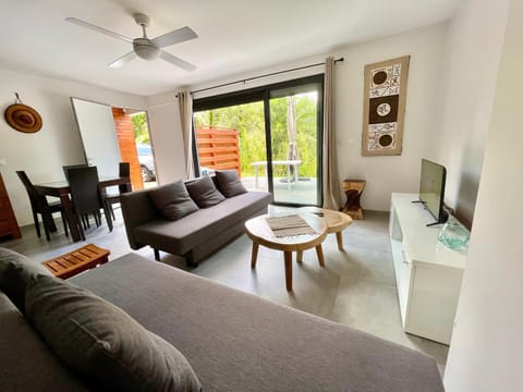 TV and multimedia, Living room, Seating area, Dining area, Garden view