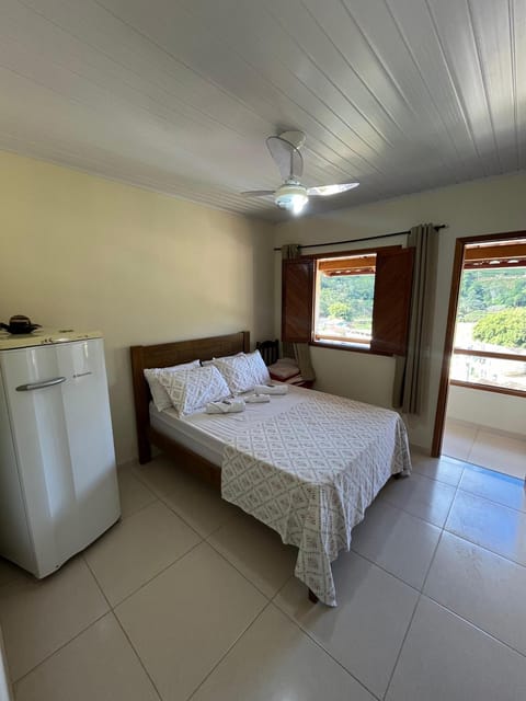 Photo of the whole room, Bedroom, towels