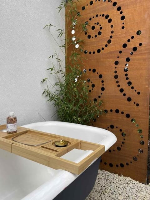 Stylish Escape with Sea Breezes & Comfort House in Bridport