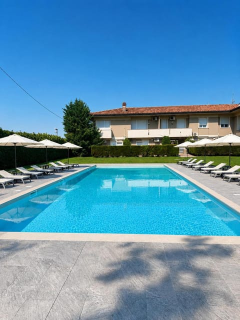 Property building, Day, Pool view, Swimming pool, sunbed