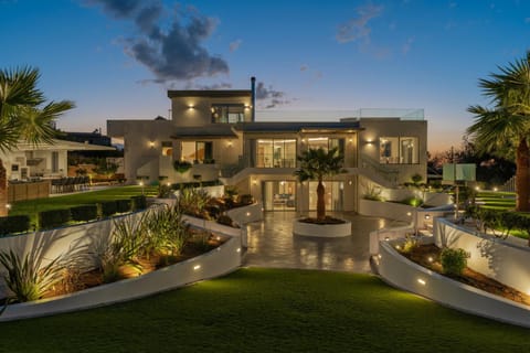 Property building, Off site, Natural landscape, Garden, Garden view