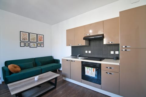 Kitchen or kitchenette, Living room
