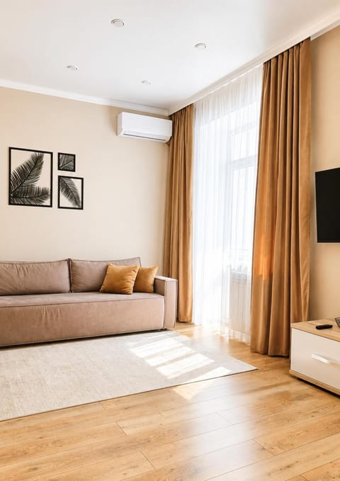 Communal lounge/ TV room, Living room, Seating area