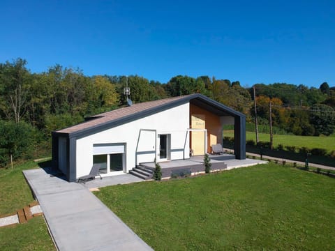 Property building, Day, Natural landscape, Garden, Garden view