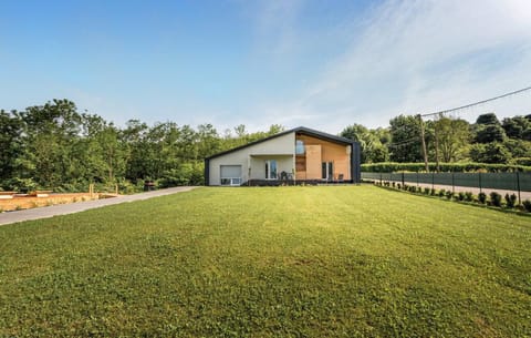 Property building, Spring, Day, Garden, View (from property/room), Garden view