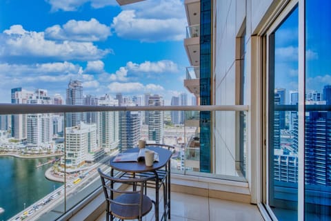 Property building, Patio, Day, Natural landscape, View (from property/room), Balcony/Terrace, Dining area, City view, Lake view, River view, Sea view