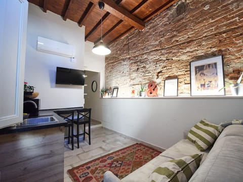 Communal lounge/ TV room, TV and multimedia, Living room, Seating area