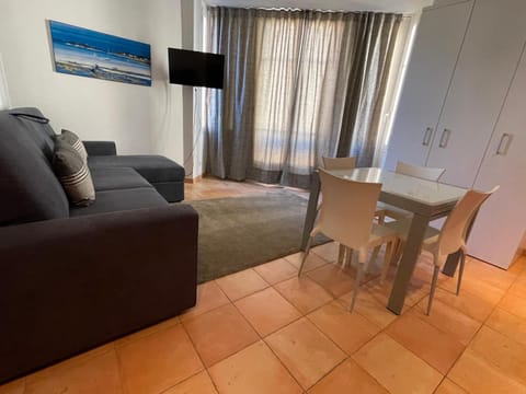 HENRY BENNEt Apartment in Menton