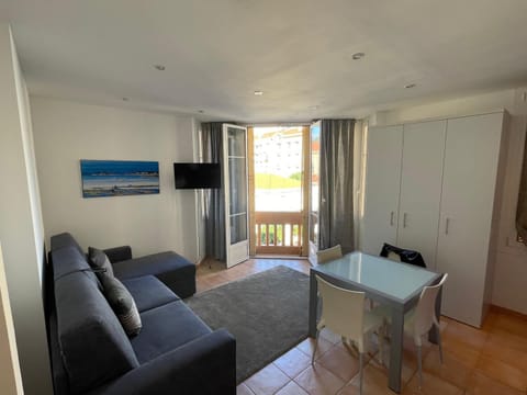 HENRY BENNEt Apartment in Menton