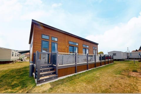 Pebble Beach Resort The Goodwood Lodge House in Towyn