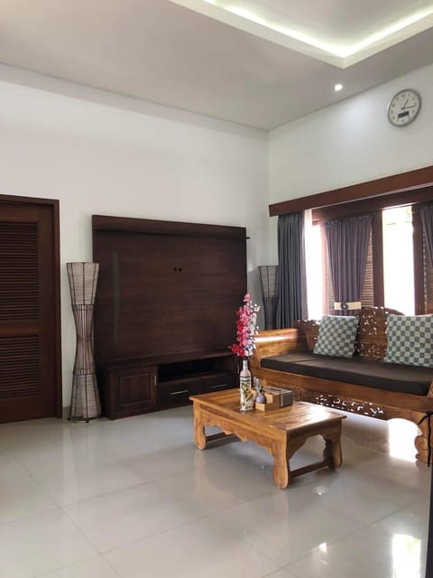 Suweg guest house 3 bed room Apartment in Abang