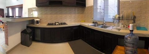 Suweg guest house 3 bed room Apartment in Abang