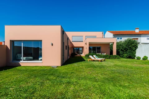 Property building, Garden, sunbed