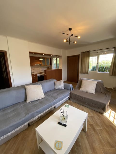 Kitchen or kitchenette, Seating area