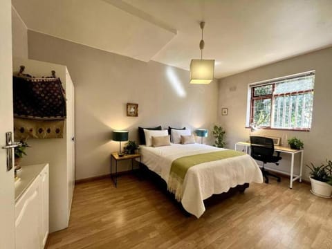 Bed, TV and multimedia, Photo of the whole room, Bedroom, towels