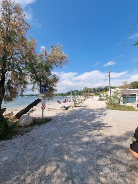 Appartement, vue sur l’étang, proche aéroport. Apartment in Provence-Alpes-Côte d'Azur