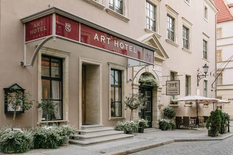 Property building, Facade/entrance, Property logo or sign