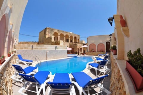 6 Bedroom Farmhouse with Large Private Pool House in Malta