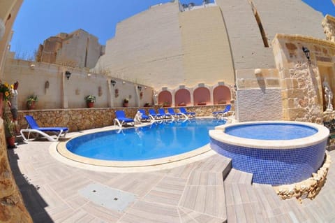 6 Bedroom Farmhouse with Large Private Pool House in Malta