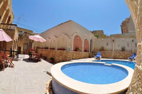 6 Bedroom Farmhouse with Large Private Pool House in Malta