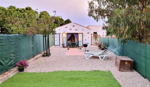 Property building, Day, Garden, Garden, Garden view, sunbed