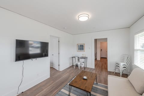 #StayInMyDistrict Bluebird Cottage Coos Bay House in Coos Bay