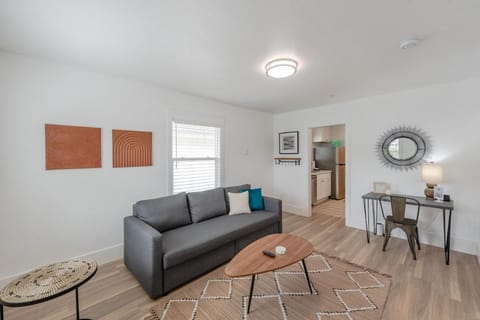 #StayinMyDistrict Coos Bay Goldfinch Cottage House in Coos Bay