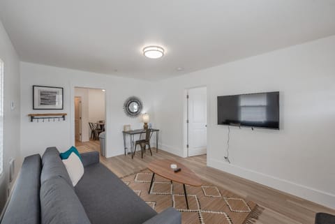 #StayinMyDistrict Coos Bay Goldfinch Cottage House in Coos Bay