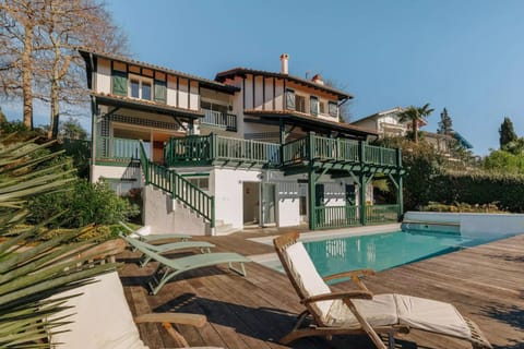 Property building, Patio, Balcony/Terrace, Pool view, Swimming pool, sunbed