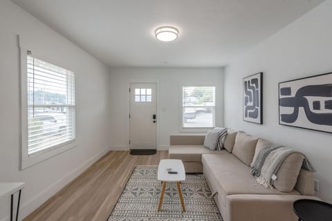 #StayinMyDistrict Zen Cottage Coos Bay House in Coos Bay