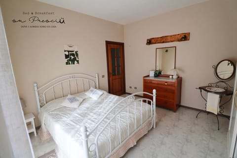 Photo of the whole room, Bedroom, towels, wardrobe