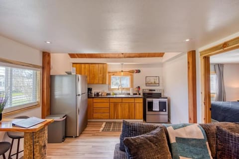 #StayinMyDistrict Lakeside Cottage House in Lakeside