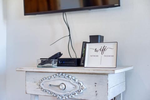 #StayinMyDistrict Lakeside Cottage House in Lakeside