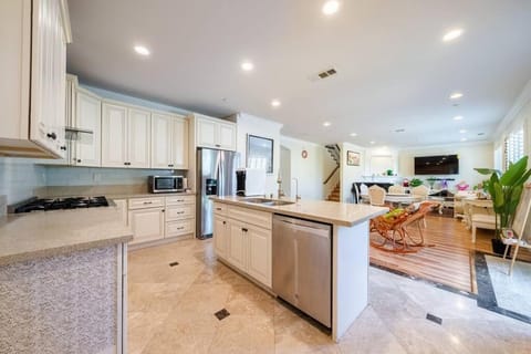 17-19ppl BTW Dsny Hllywd GarageParking Yard Grill House in Monterey Park