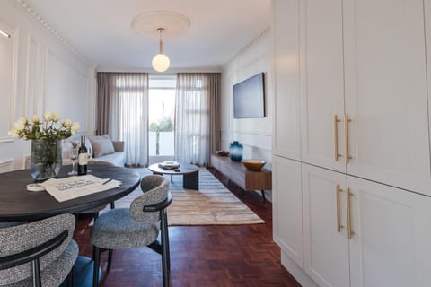 Living room, Floor plan, Dining area