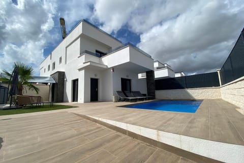 Property building, Day, Pool view, Swimming pool