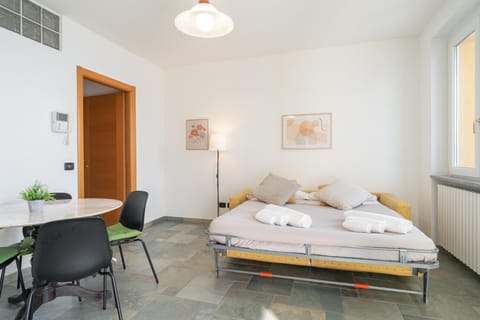 Bed, Living room, Seating area, towels