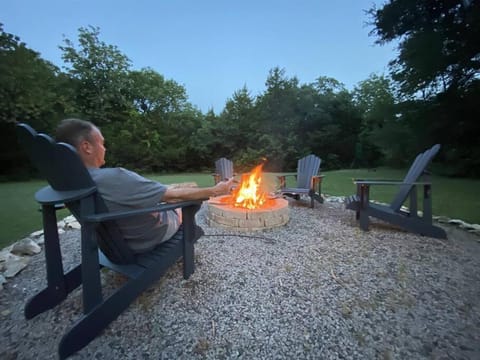 Stargazer Tiny Cottage House in Lake Texoma